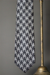 Oversize Houndstooth Tie